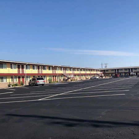 Super 8 By Wyndham Ontario Motel Exterior foto