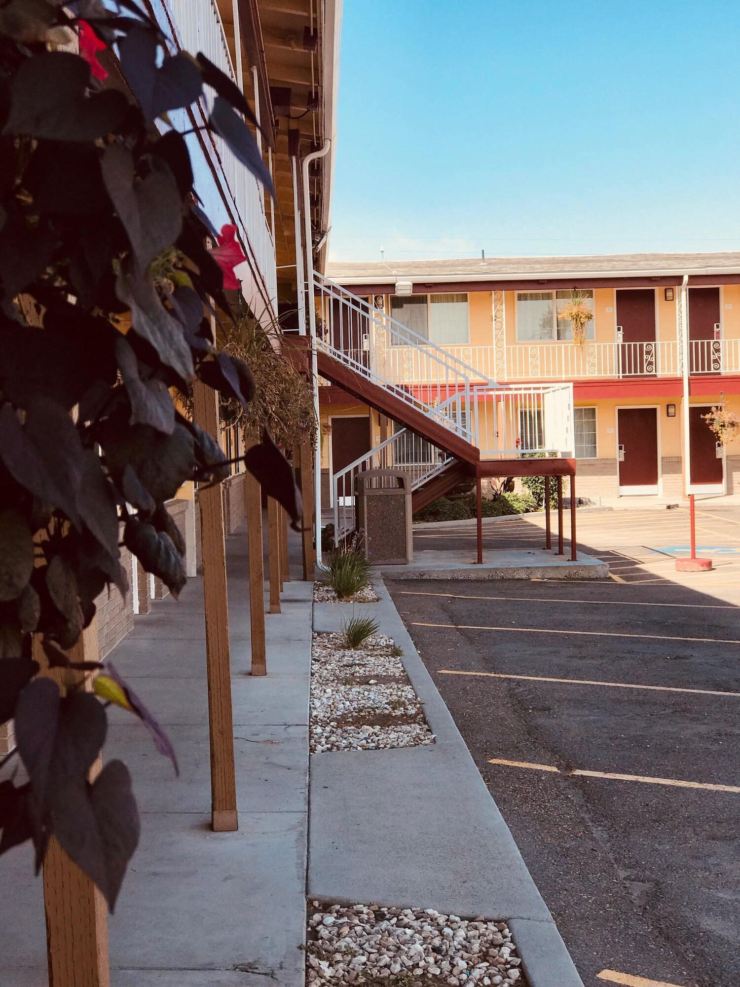 Super 8 By Wyndham Ontario Motel Exterior foto